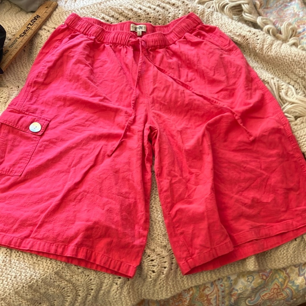 Turtle Bay 100% cotton pink Bermuda shorts with shell button and elastic waist L